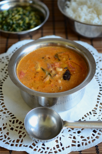 Karamani Kozhambu / Black Eye Bean Tamarind Gravy